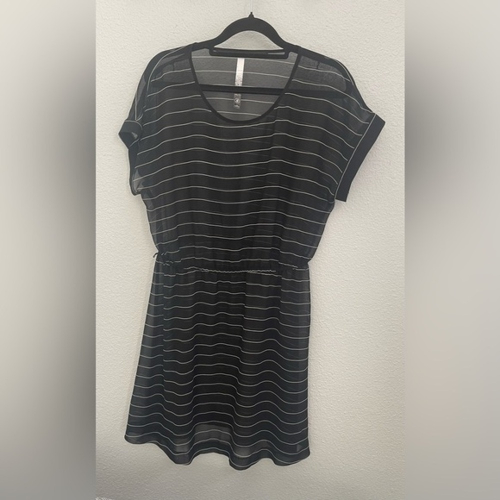 Kensie Black and White Dolman Sleeve Mini Dress